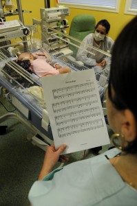 centre hospitalier françois mitterrand,le gam vient chanter auprès des enfants malades